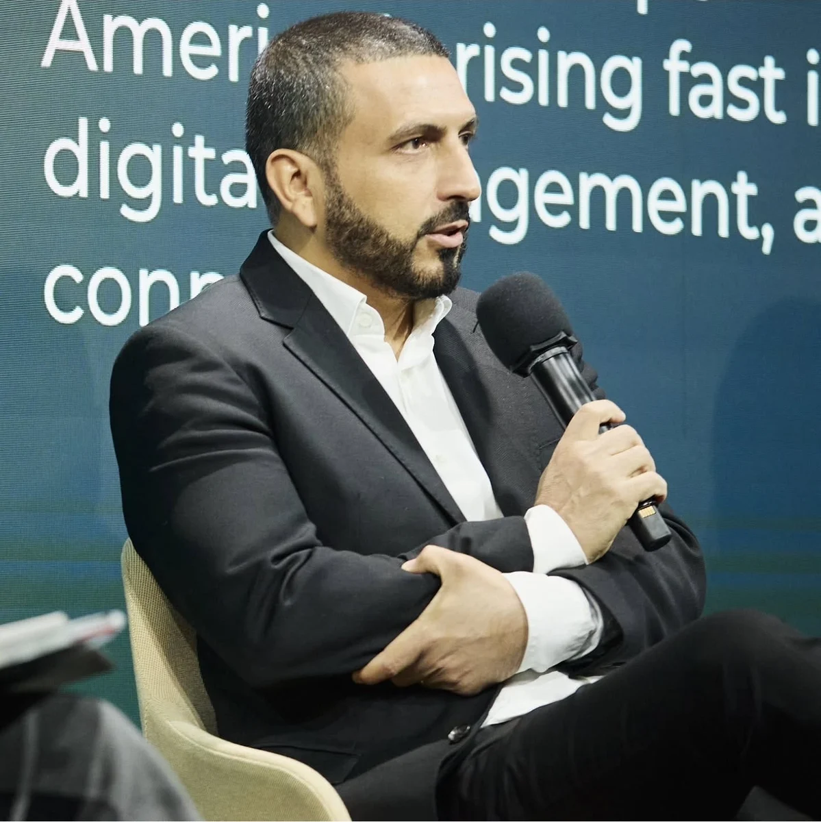 Eduardo Basagaña speaking on stage
